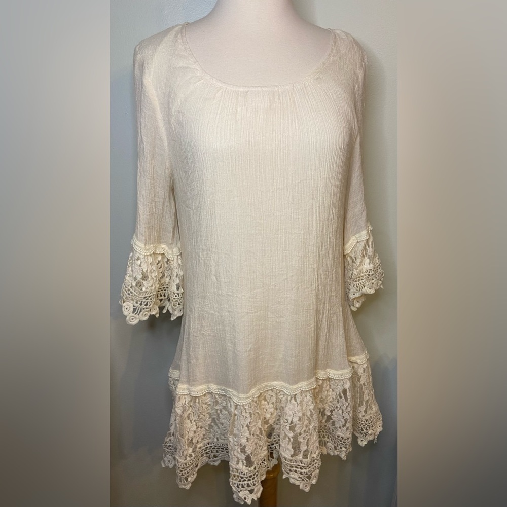 Paisley vine top. Stretchy,cream,cotton top.Silky lining underneath also stretch